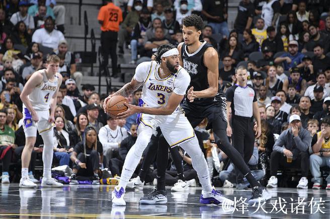 詹姆斯连续四场三双浓眉狂砍40+12 湖人惊险击败马刺迎来4连胜 詹姆斯连续四场三双浓眉狂砍40+12 湖人惊险击败马刺迎来4连胜